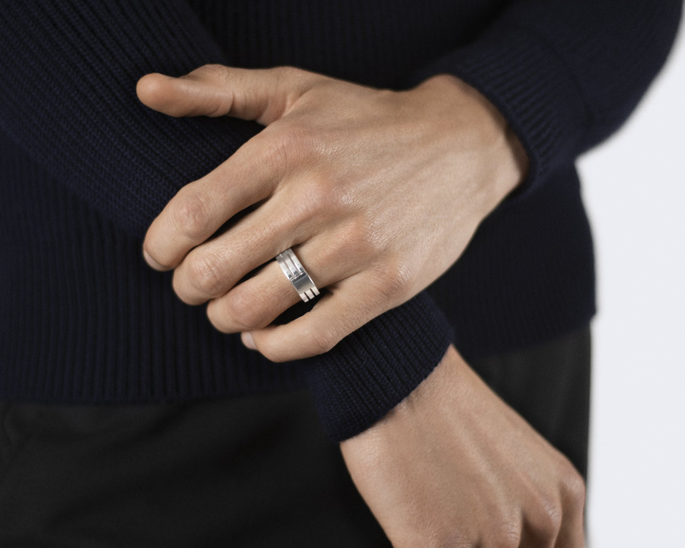 perforated ribbon ring 7g